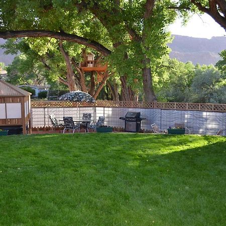 Rustic Retreat Moab Townhome With Grill And Fire Pit Exterior photo