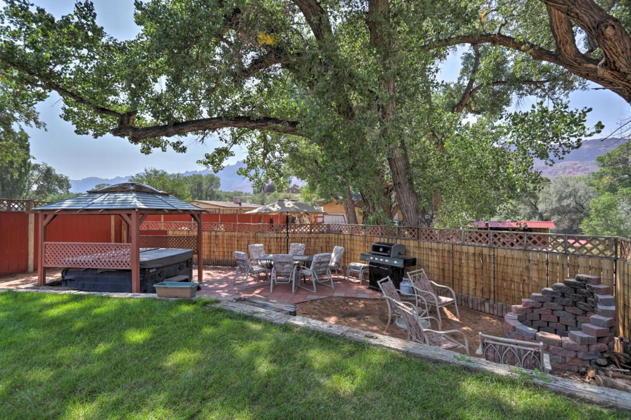 Rustic Retreat Moab Townhome With Grill And Fire Pit Exterior photo