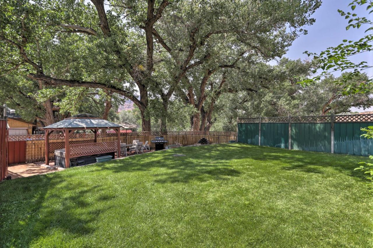 Rustic Retreat Moab Townhome With Grill And Fire Pit Exterior photo