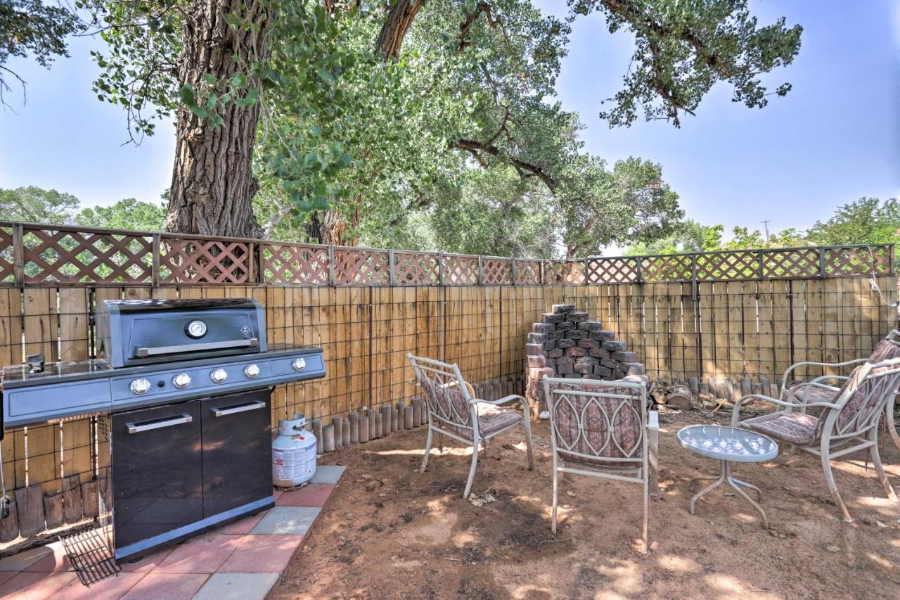 Rustic Retreat Moab Townhome With Grill And Fire Pit Exterior photo