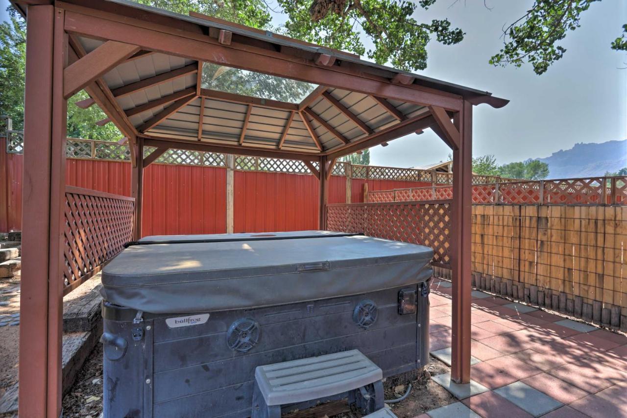 Rustic Retreat Moab Townhome With Grill And Fire Pit Exterior photo