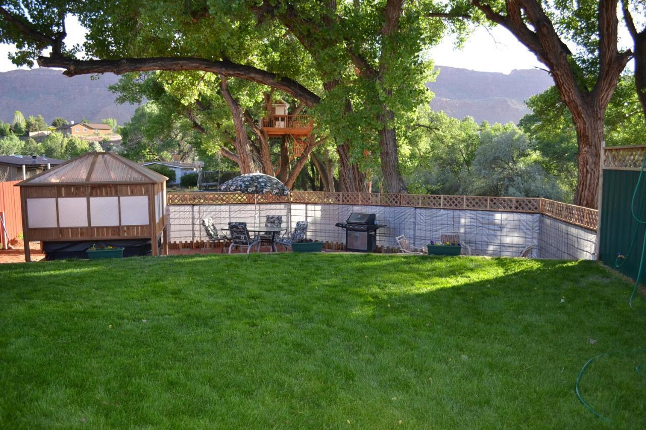 Rustic Retreat Moab Townhome With Grill And Fire Pit Exterior photo